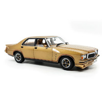 CLASSIC CARLECTABLES 18784 1/18 HOLDEN HZ GTS SANDLEWOOD METALLIC 43-18784